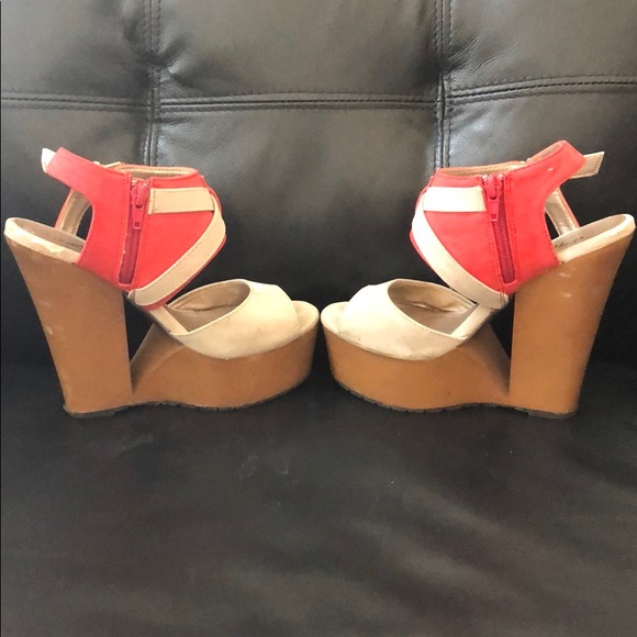 Vintage Y2K Cutout Wedges - Picture 2 of 5